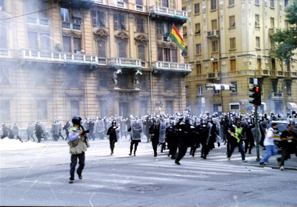 Genova, G8 - Carica di polizia