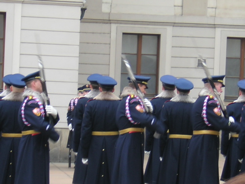 Il cambio della guardia al Castello di Praga