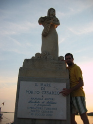 Porto Cesareo (Lecce), Monumento a Manuela Arcuri